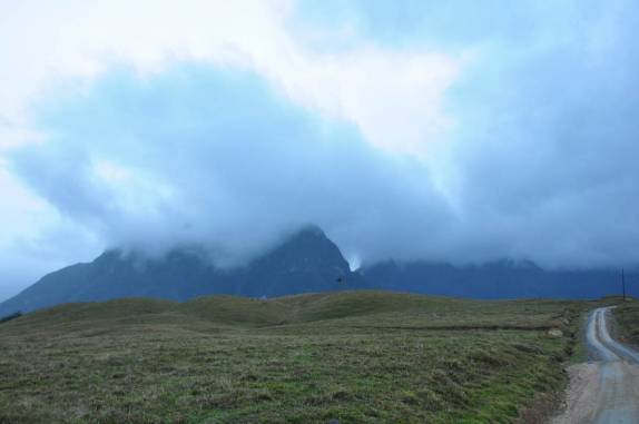 Chegando num fim de tarde nublado na Serra do Corvo Branco, região de Urubici - SC